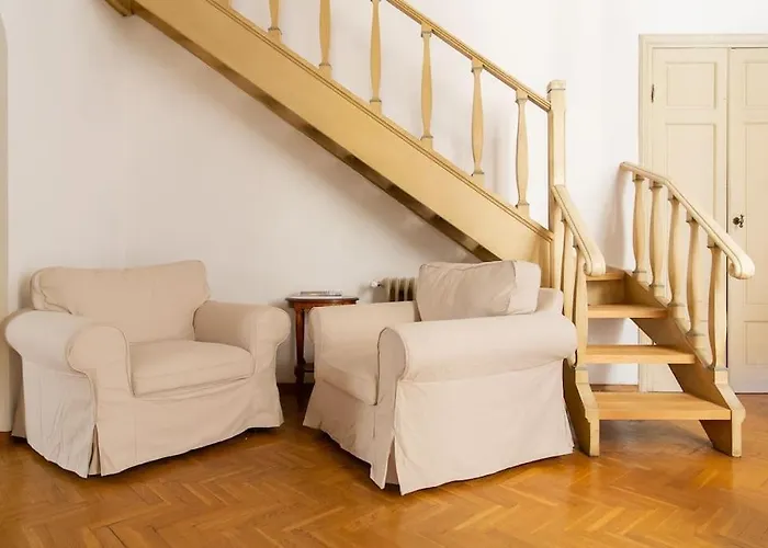 Strategic 2Br Apartment
